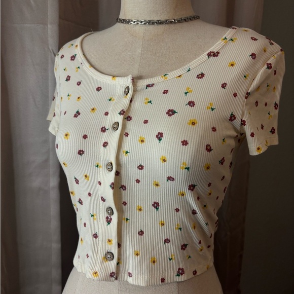 Heart Hips Tops - Heart Hips Floral Button-Up Crop Top - Cream and Multicolor